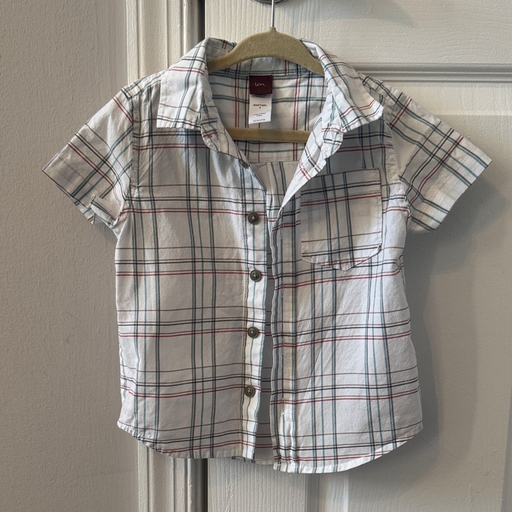 Tea Collection White Plaid Short-Sleeve Button-Down Shirt with Green & Red Lines